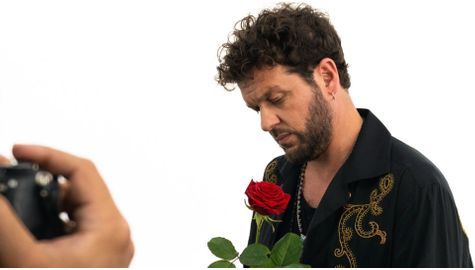 Mise à nu pour Claudio Capéo avec "Madame"