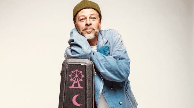 Christophe Maé chante l'amour maternel dans "La lune"